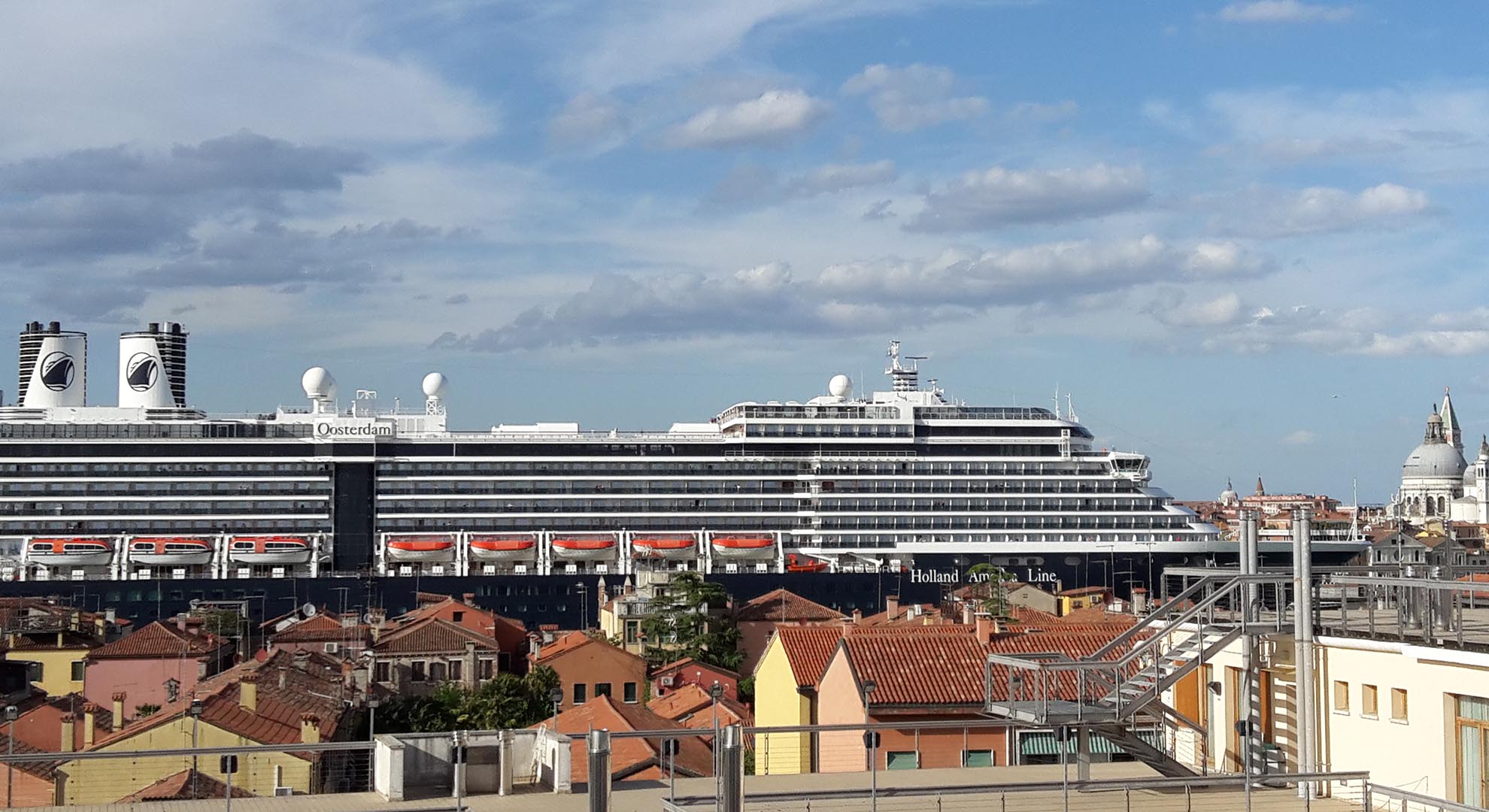 Un crucero en la ciudad de Venecia.