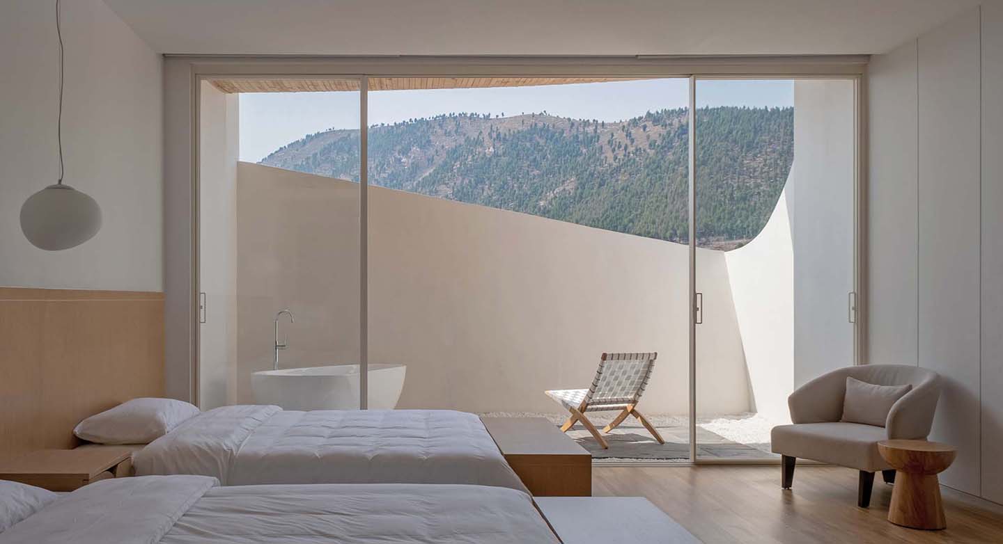 A typical room, Sky Yards Hotel, Jiaozuo, China, 2021, Domain Architects. Photo © Zhang Chao