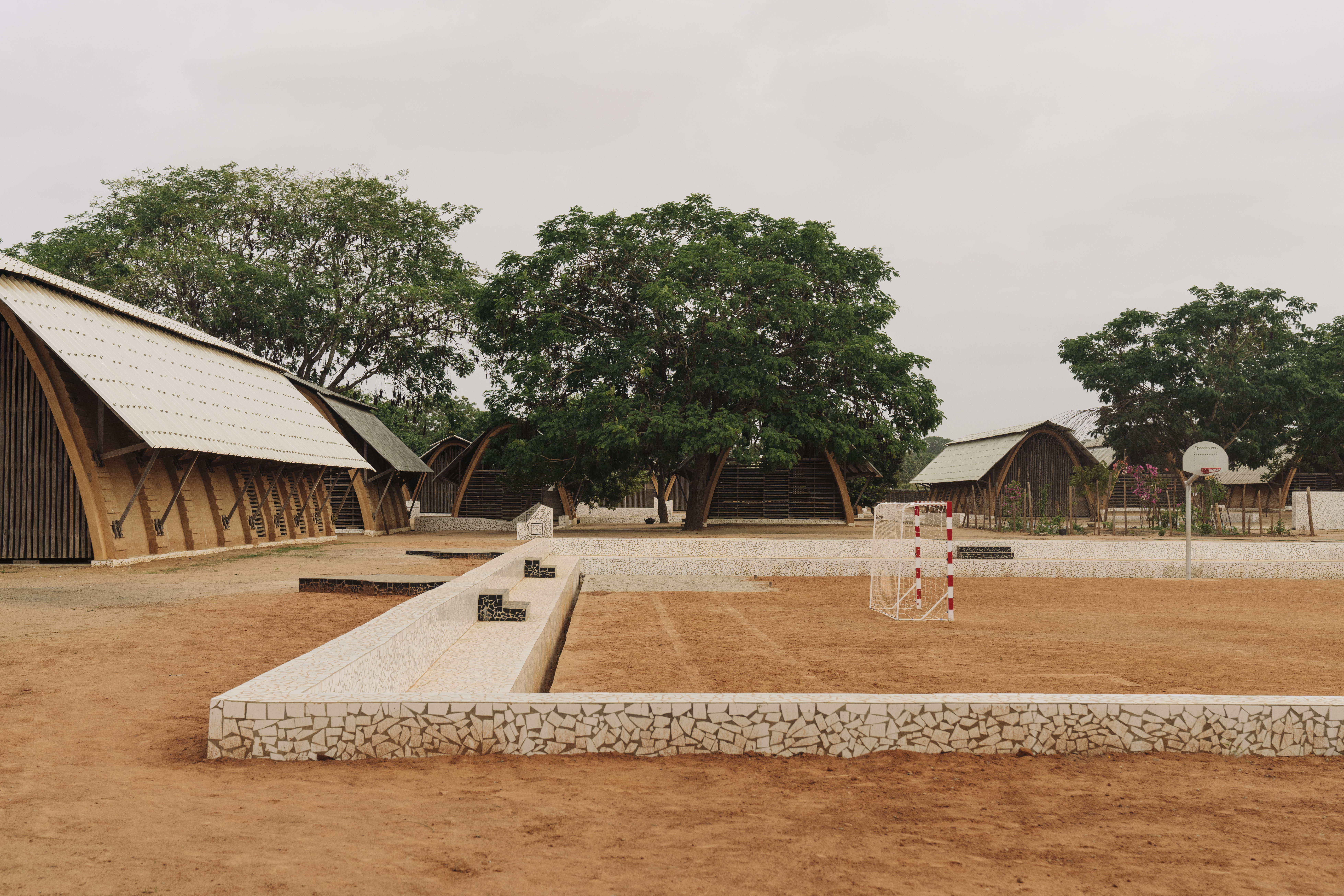 Área de juegos, escuela de secundaria CEM Kamanar, Thionck Essyl, Senegal, dawoffice