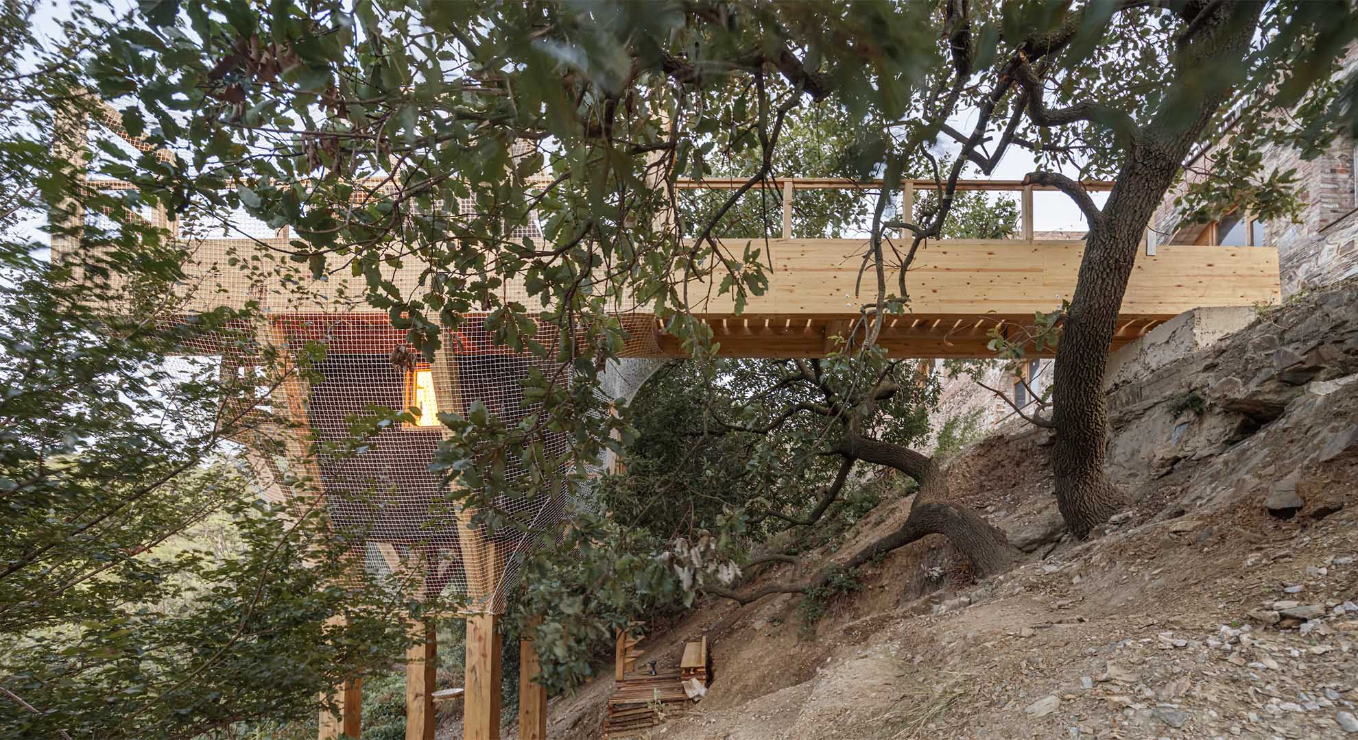 Biodiversity and adaptation of buildings to the environment.