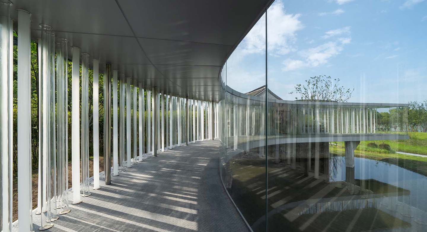 At Lakeside Teahouse the architecture enhances the beauty of the surroundings.