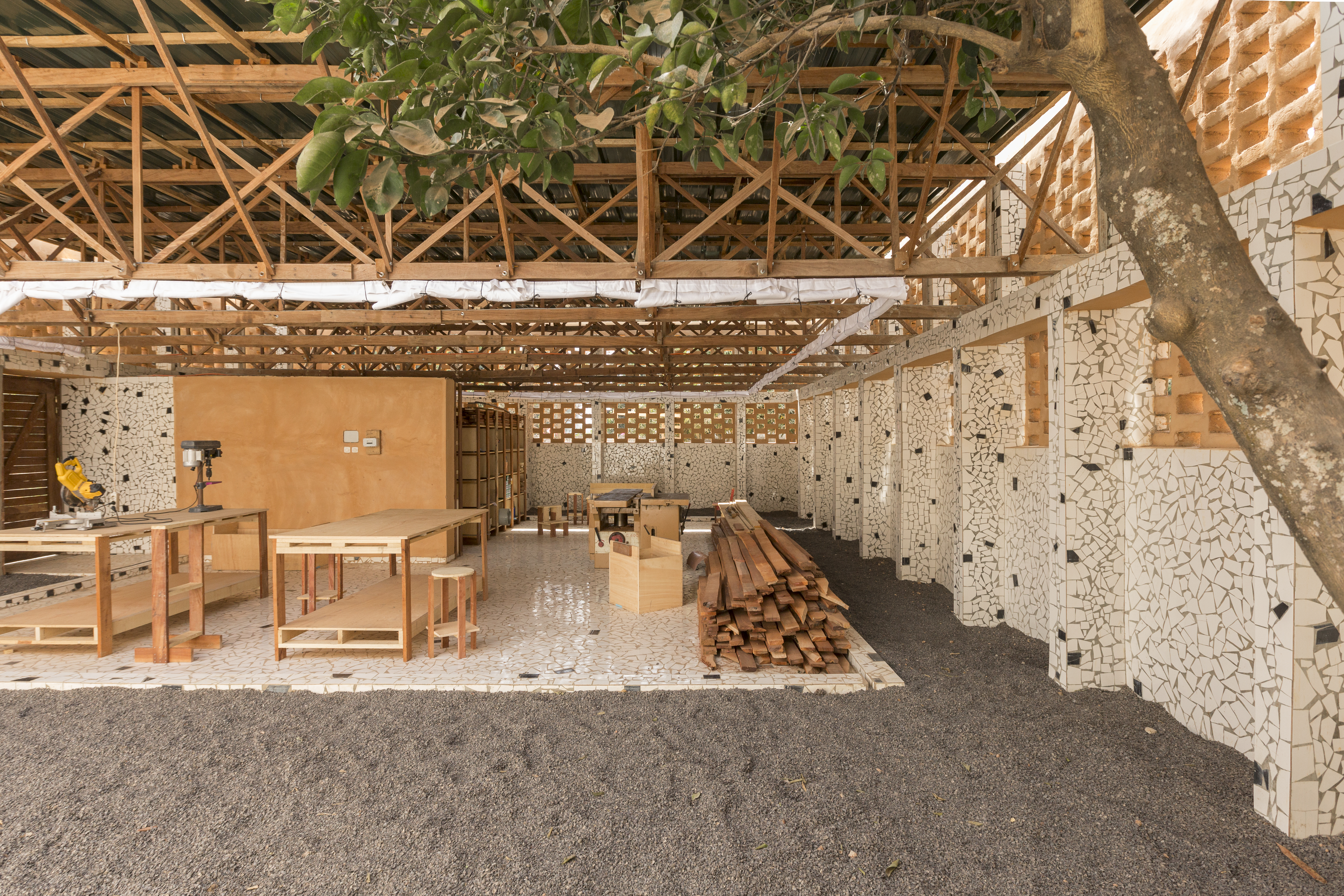 Interior, carpentry workshop Atelier de Bois, Thionck Essyl, Senegal, 2019, dawoffice