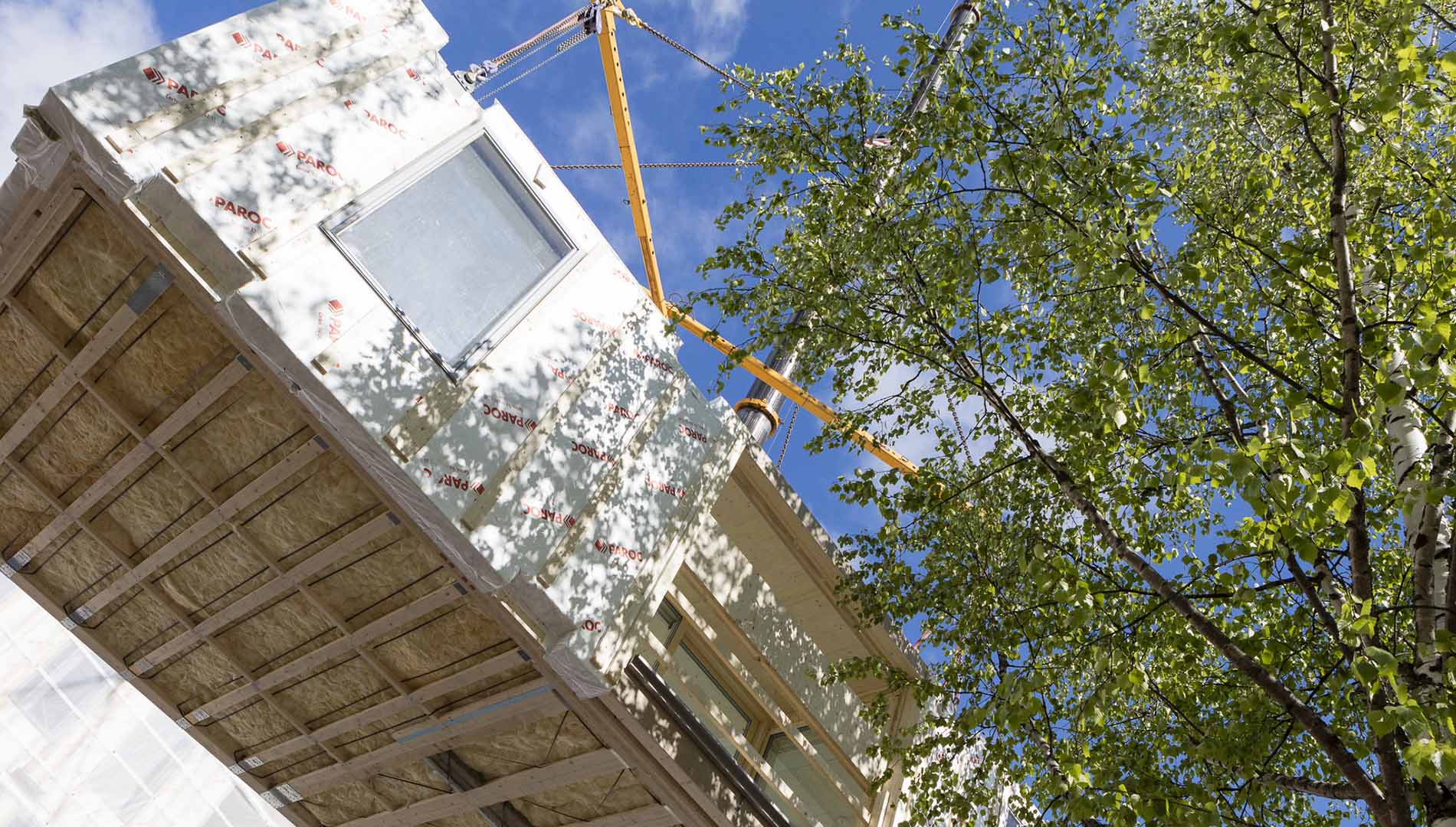 Elementos modulares prefabricados en madera para un bloque de viviendas.