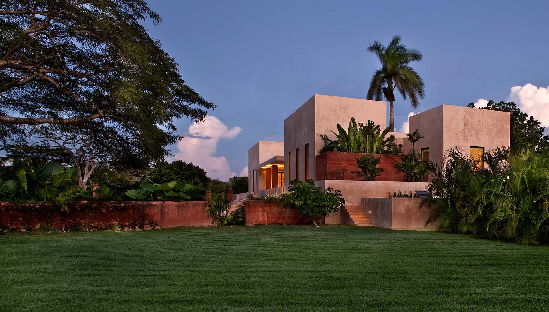 Restoration of a residence in Yucatan with Chukum stucco