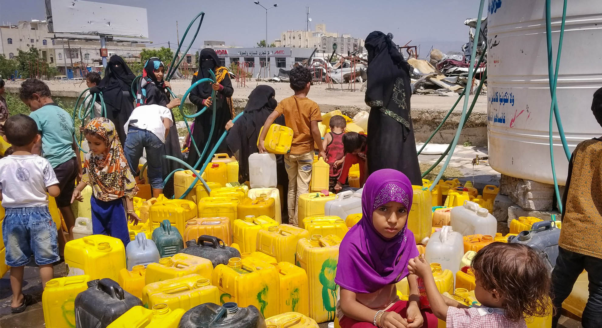 Distribution of drinking water in Basra. Photo © Nisan Al Jazairi
