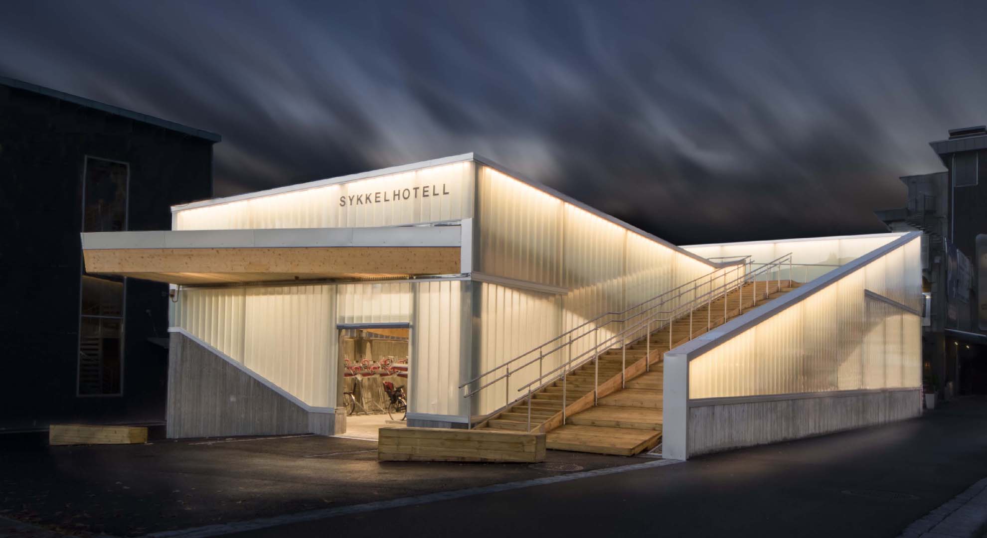 Hotel de bicicletas en Noruega, diseñado por Various Architects AS. Imagen de Dawid Nowak